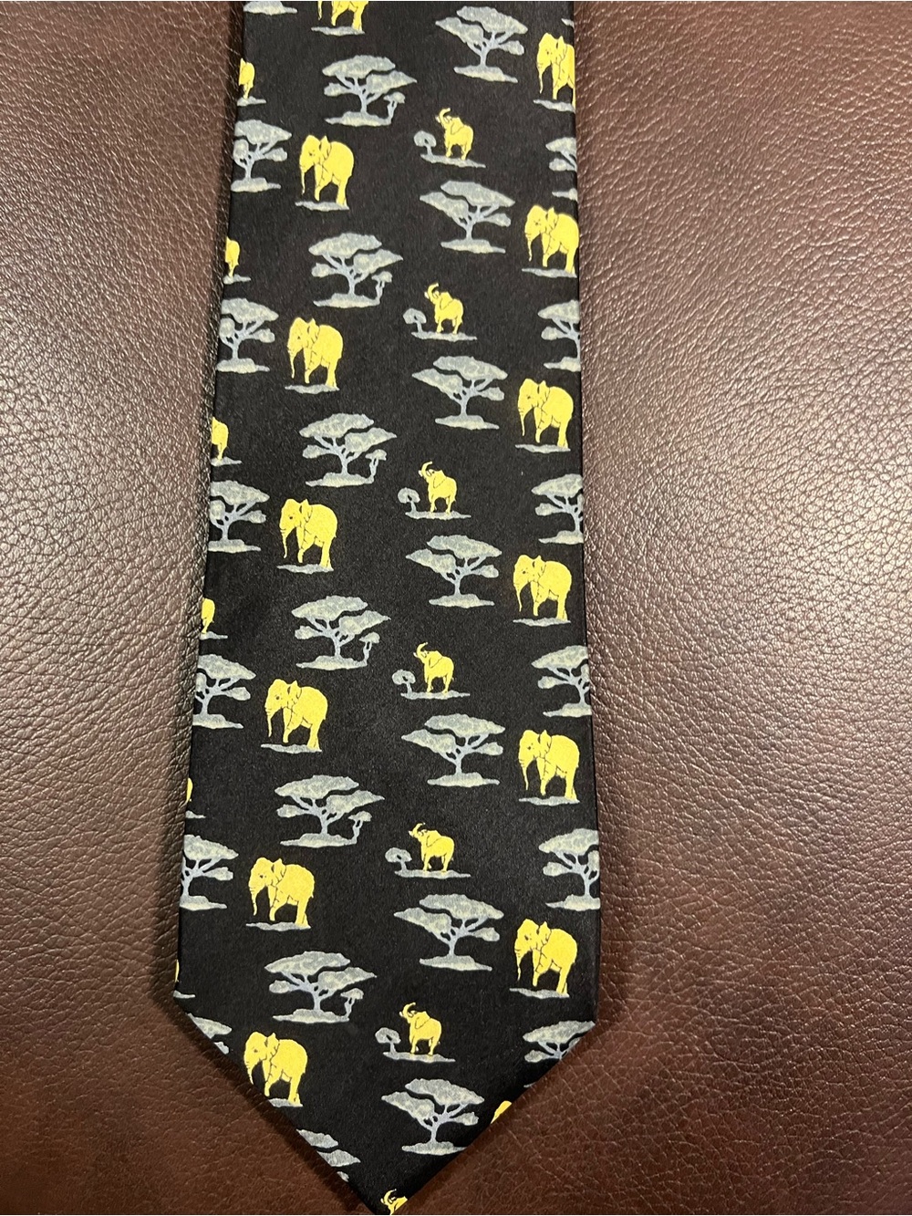 NWOT Luxury 100 % Silk Safari Theme Elephant Tree Print Made In India Neck Tie